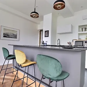 appartement-entier-refait-a-neuf-loft-city-center.hotels-rhonealpes.com/